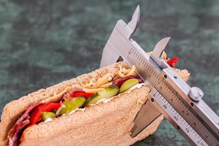 Cibo misurato con centimetro