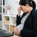 Donna incinta stressata