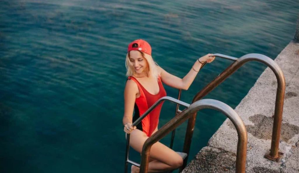 Donna fa il bagno